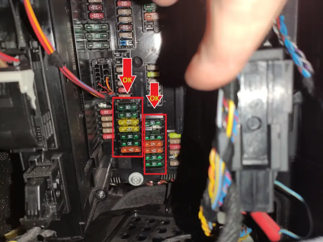 Jaki bezpiecznik do zapalniczki samochodowej, aby uniknąć uszkodzeń?