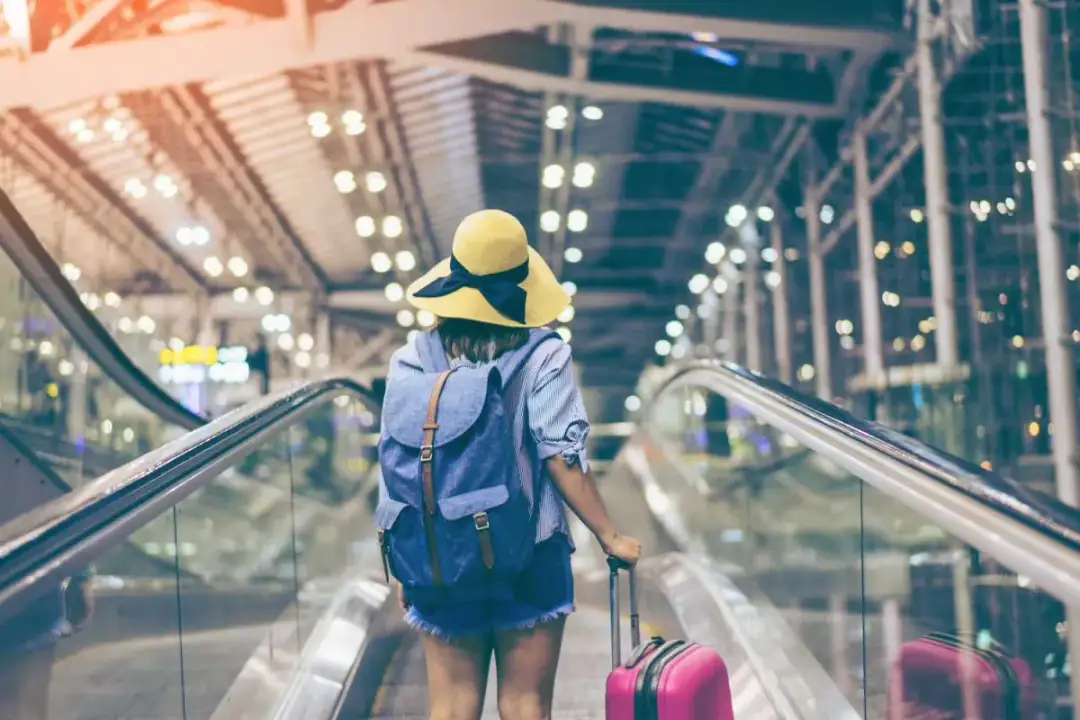 Czy waga bagażu się sumuje? Oto co musisz wiedzieć przed lotem