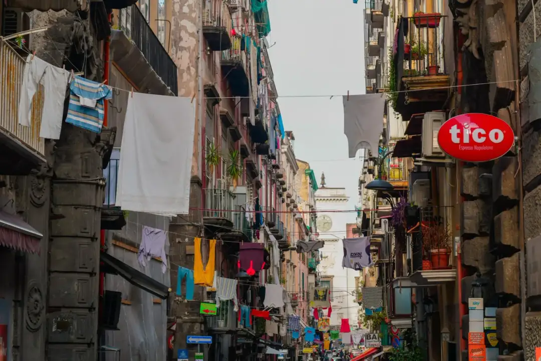 Czy w Neapolu jest bezpiecznie? Prawda o bezpieczeństwie w mieście