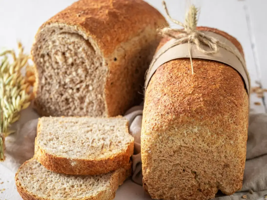 Z czego jest chleb? Poznaj składniki i sekrety wypieku