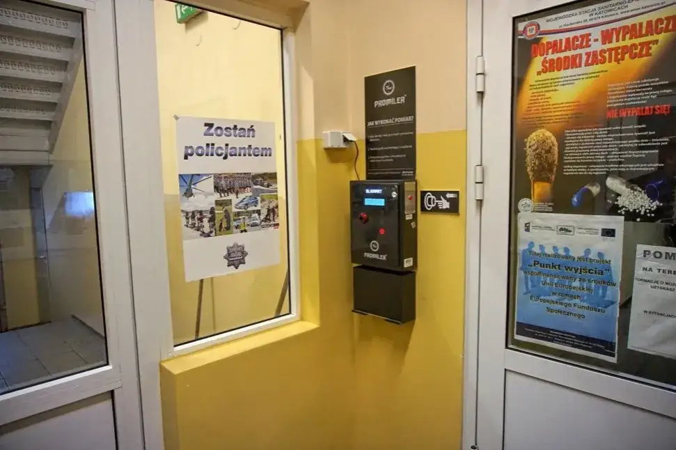 Czy badanie alkomatem na policji jest darmowe? Poznaj swoje prawa