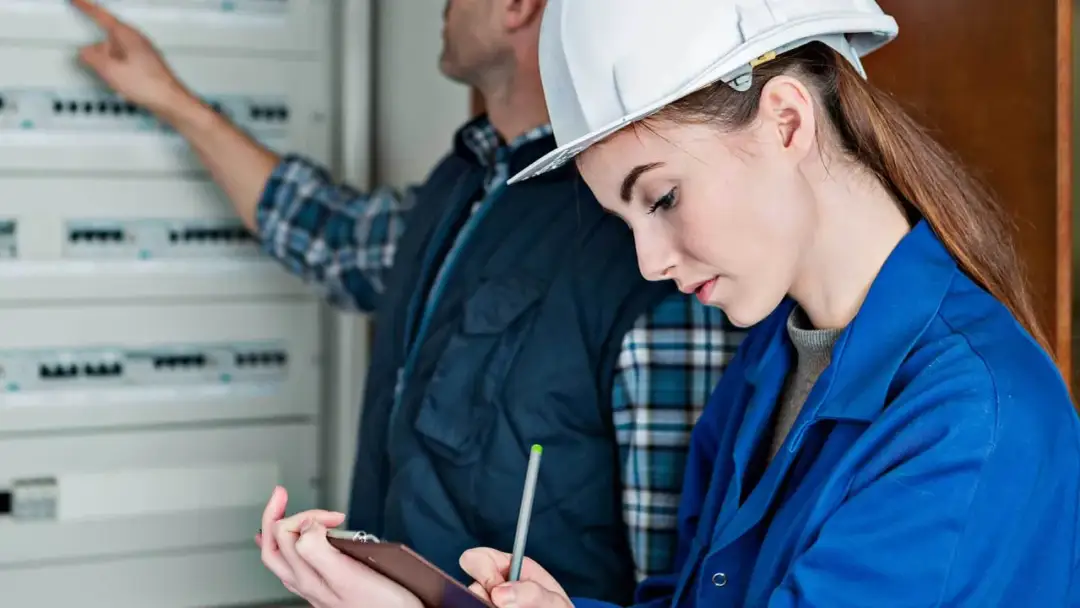 Ile kosztuje odbiór domu przez elektryka? Cennik i porady eksperta