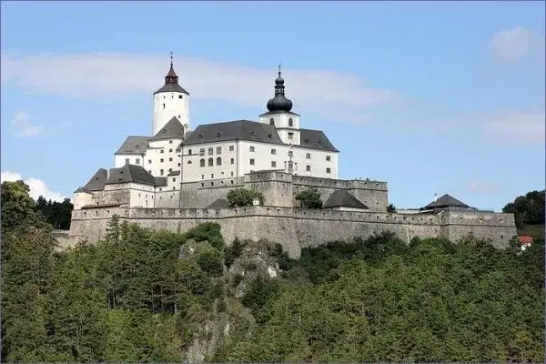 Zamek w Austrii: odkryj fascynującą historię i najpiękniejsze miejsca