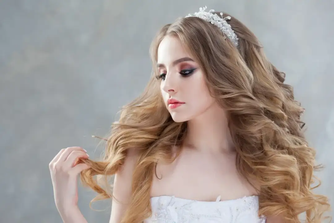 Fryzura fale na wesele - jak wybrać i utrwalić?