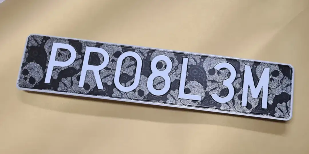 Kolekcjonerskie tablice rejestracyjne: Gdzie kupić i jak używać