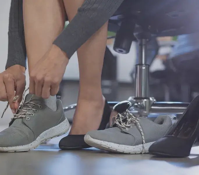 Jak rozwiązać problem ciasnych butów w palcach i uniknąć bólu