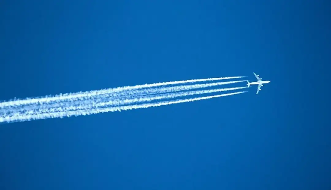 Ile trwa lot z Warszawy do Amsterdamu? Czas podróży, różnice i czynniki wpływające