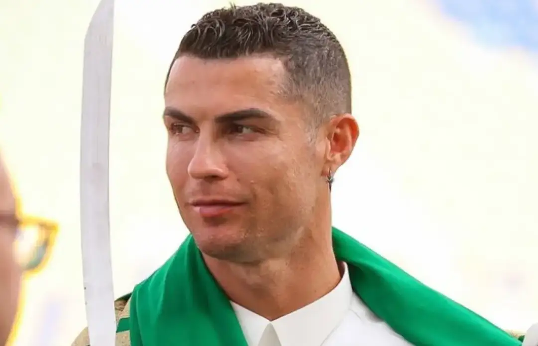 Ile zarabia Ronaldo tygodniowo? Zaskakujące fakty o jego dochodach
