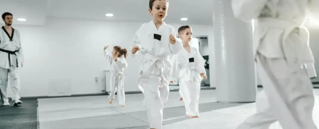 Judo czy karate dla dziecka? Który sport jest najlepszy dla Twojej pociechy?
