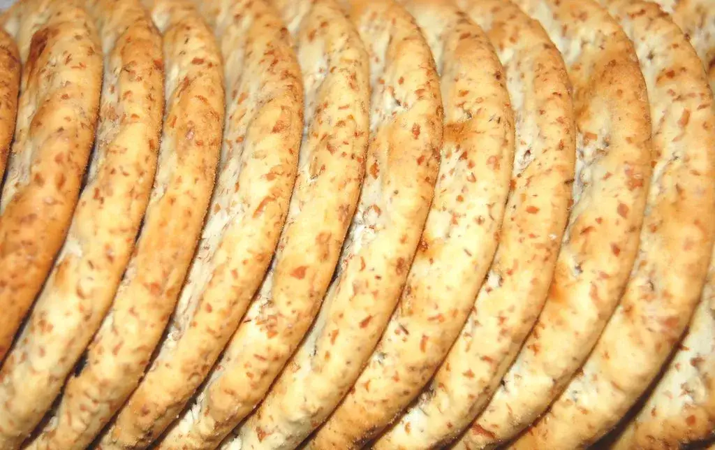 Ile kalorii mają krakersy i jak wpływają na Twoją codzienną dietę