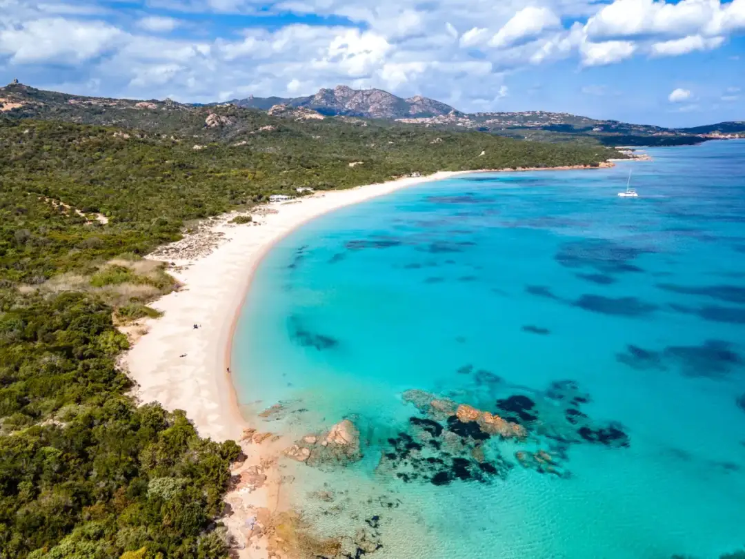 Czy na Sardynii jest bezpiecznie? Odkryj prawdę o zagrożeniach