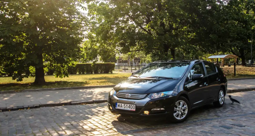 Honda Insight czy warto kupić? Sprawdź zalety i wady tej hybrydy