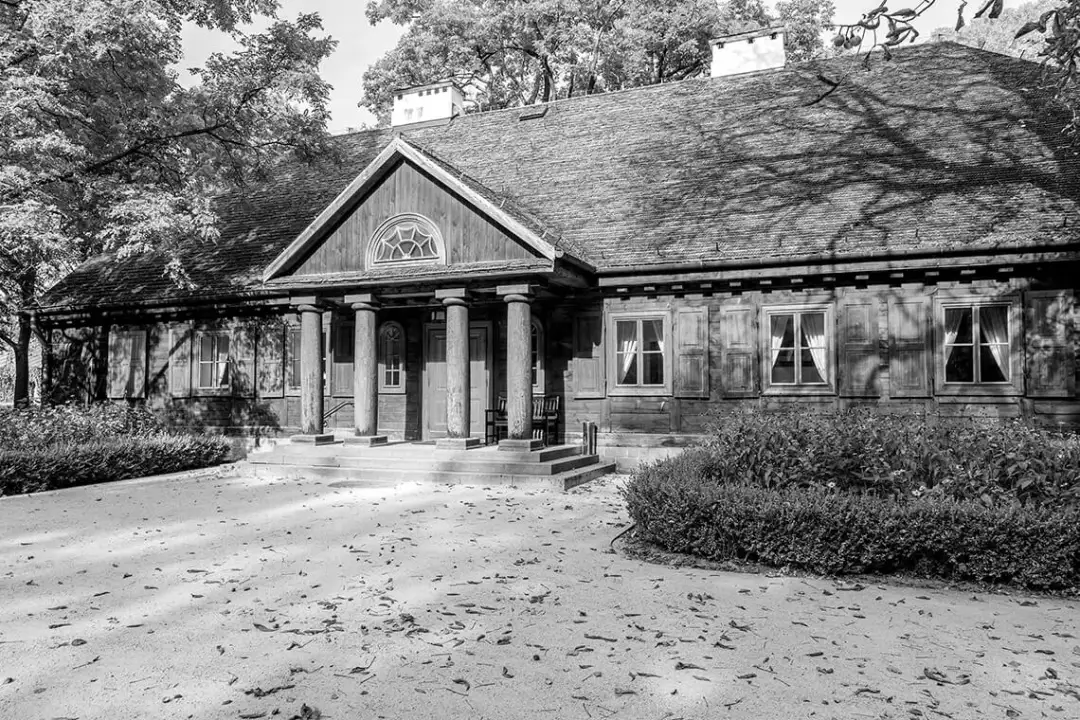 Dworek w Bolimowie: analiza społecznych napięć w Ferdydurke