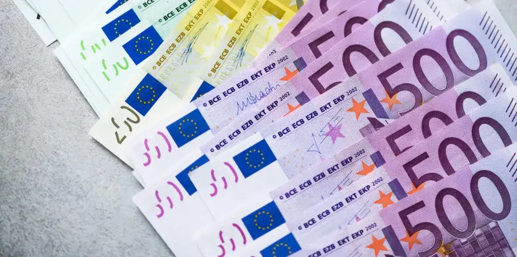 Ile zarabia dekarz w Holandii? Zaskakujące fakty o wynagrodzeniach