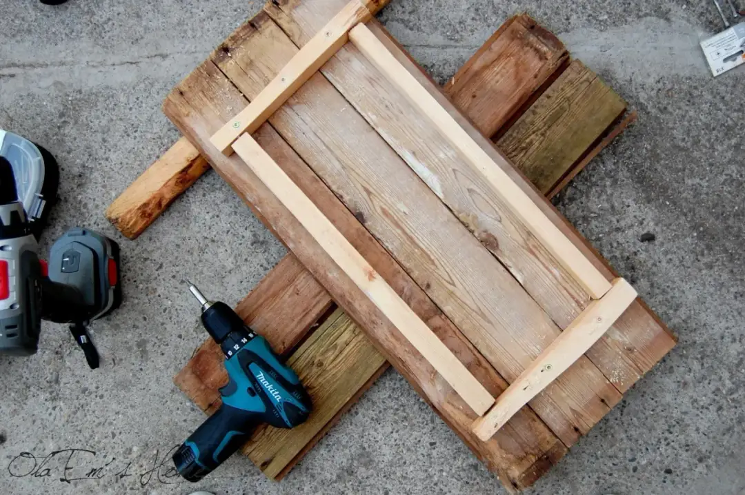 Jak zrobić stół ze starych desek - łatwe kroki i praktyczne porady