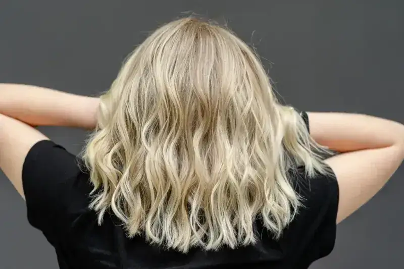 Jaki olejek do włosów rozjaśnianych, aby uniknąć zniszczeń i suchości?
