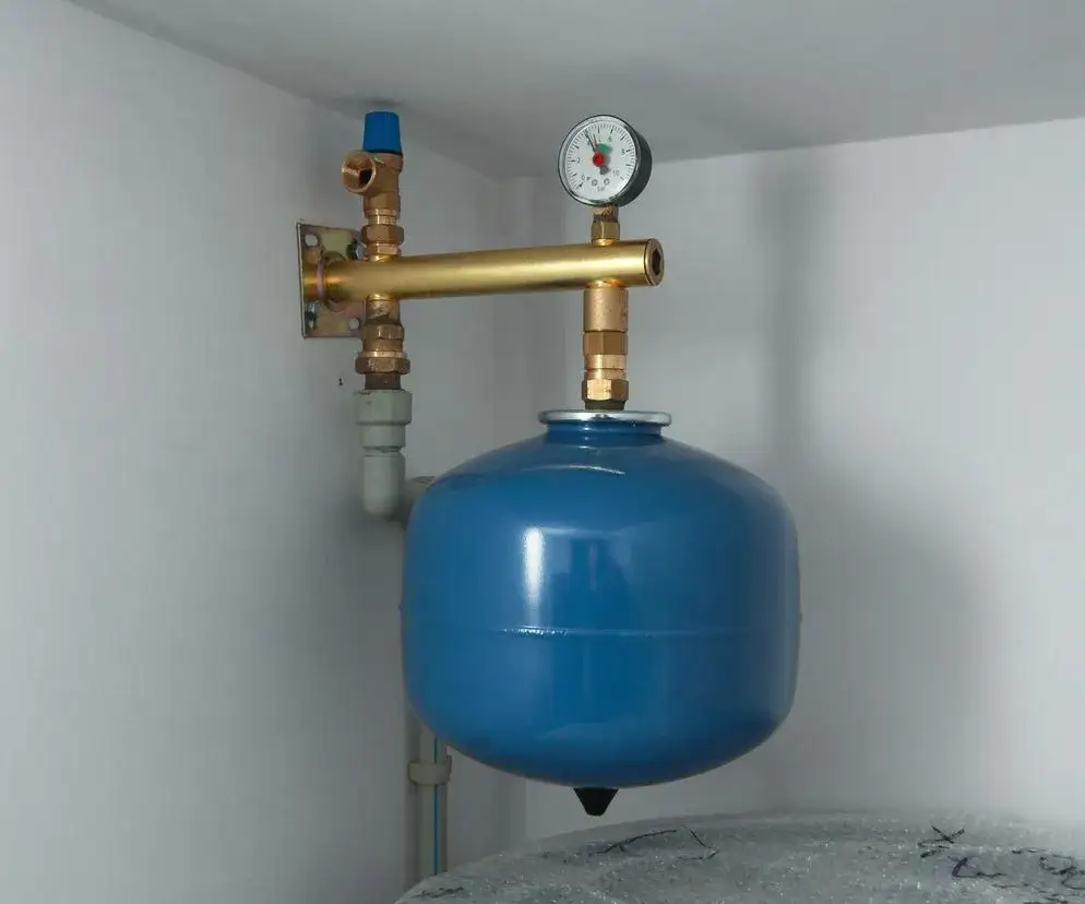 Jakie naczynie przeponowe do bojlera 300l wybrać, aby uniknąć problemów? Jakie naczynie przeponowe do bojlera 300l wybrać, aby uniknąć problemów?