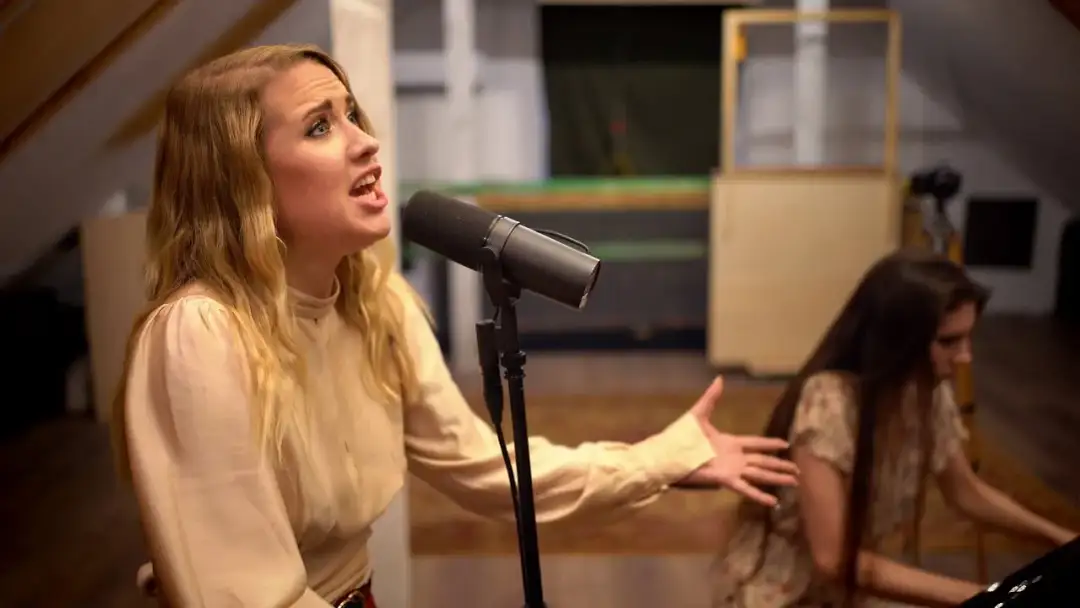 Kiedy Paryż śpi: odkryj tajemnice filmu i emocje piosenki