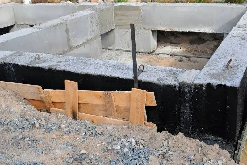 Jaką izolację na fundament wybrać, aby uniknąć problemów z wilgocią?