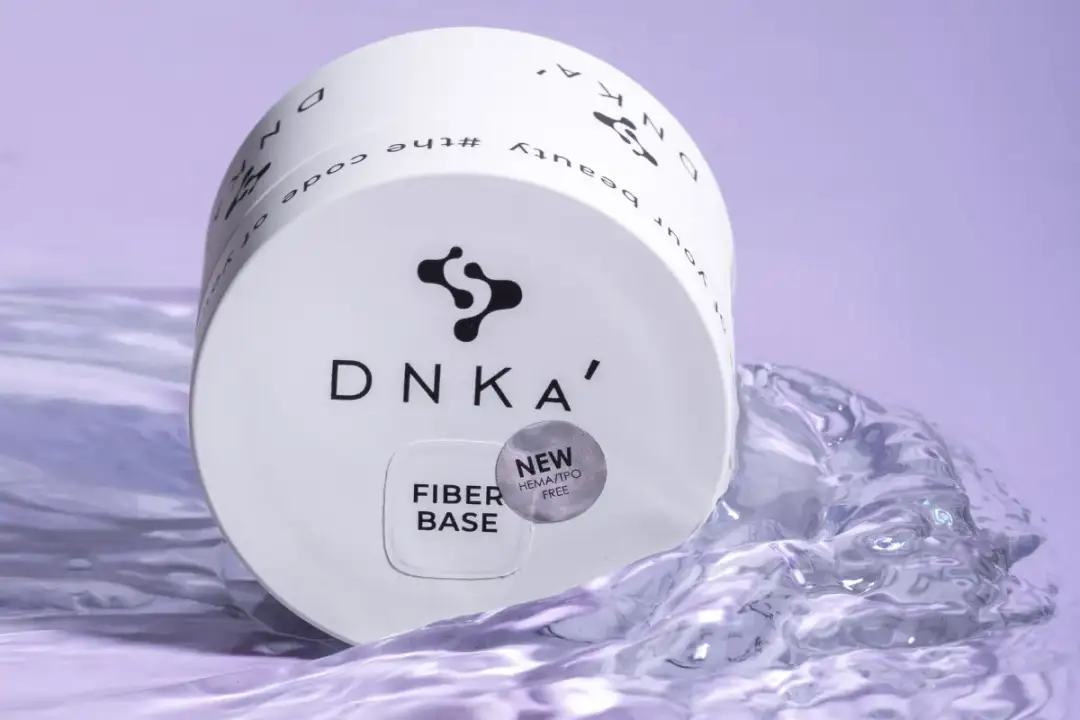 Baza pod żel DNKA Fiber Base w wodnej stylizacji. Nowość HEMA/TPO FREE.