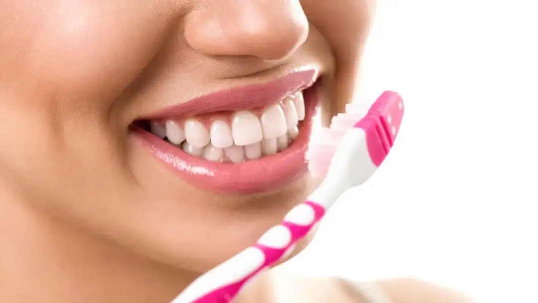 Kawa po powiększaniu ust: Kiedy możesz ją wypić bez obaw?