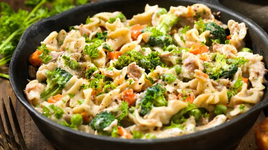 Co zrobić z tuńczyka w sosie własnym? Proste i smaczne przepisy