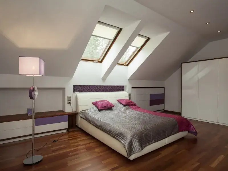 Inspirujące zabudowy skosów na poddaszu: galeria pomysłów