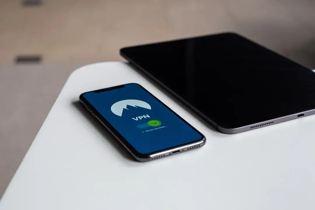 Czy VPN jest legalny? Fakty i mity, które musisz znać