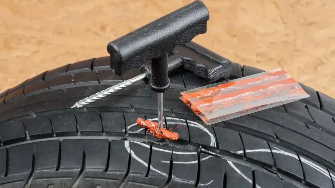 Koło zapasowe czy zestaw naprawczy do Czech – co wybrać, by uniknąć problemów?