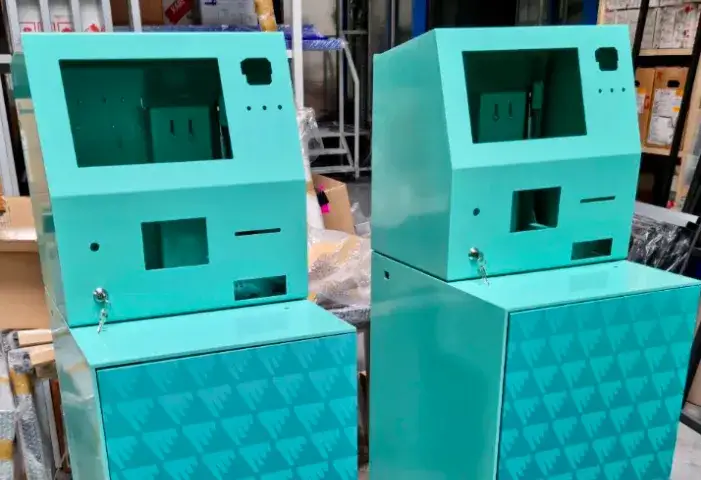 Wytwarzanie metalowych obudów na zamówienie – precyzja i funkcjonalność w każdej realizacji