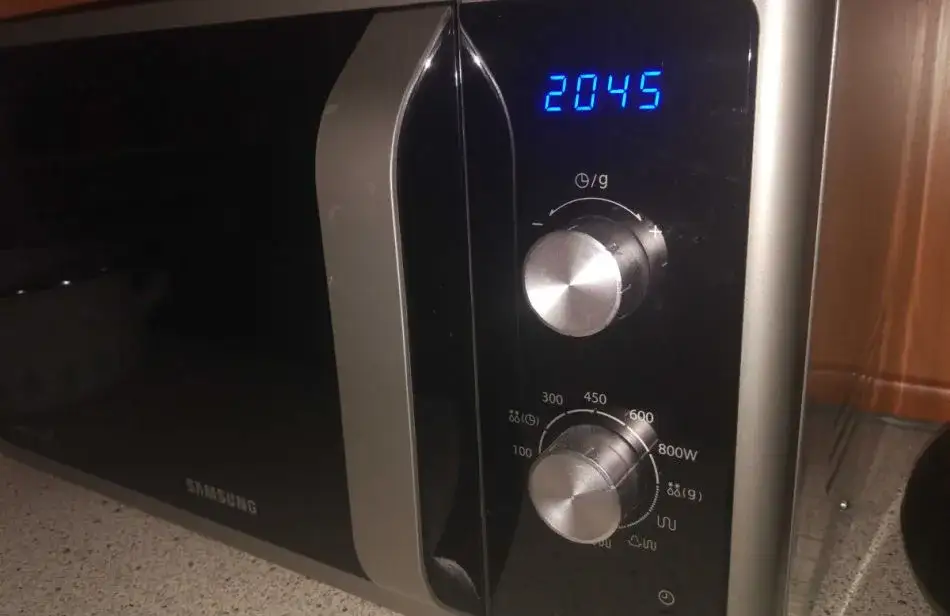 Kto wynalazł mikrofale? Odkryj tajemnice Percy'ego Spencera