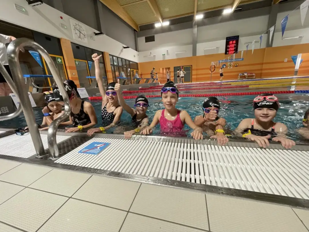 Jak długo trwa nauka pływania? Odkryj, co wpływa na czas nauki