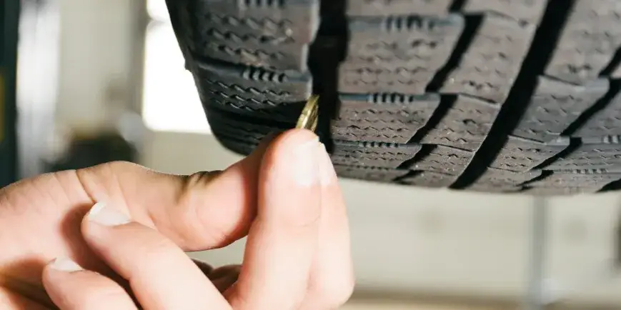 Nowa opona - jaka głębokość bieżnika gwarantuje bezpieczeństwo?