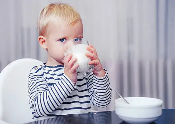 Czy roczne dziecko może pić mleko z kartonu? Sprawdź, co warto wiedzieć
