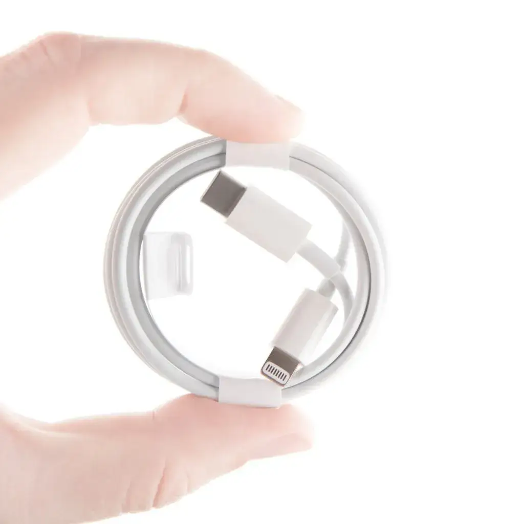 Jaką ładowarkę wybrać do iPhone 14, aby uniknąć problemów z ładowaniem?