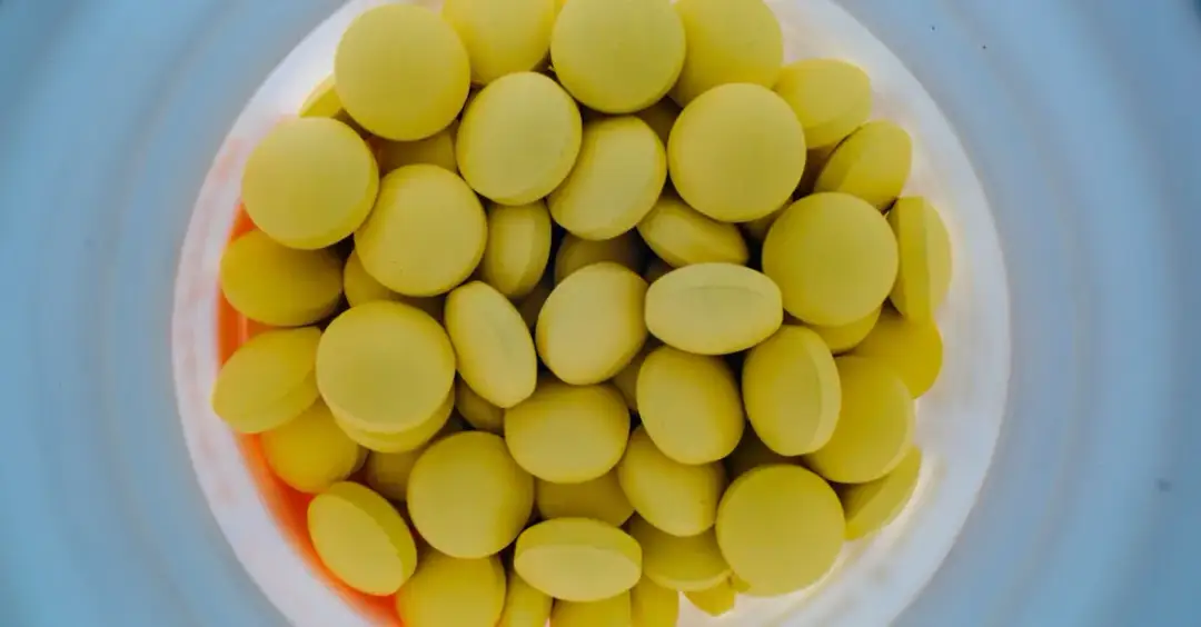 Nadmiar witaminy K: 7 alarmujących objawów przedawkowania