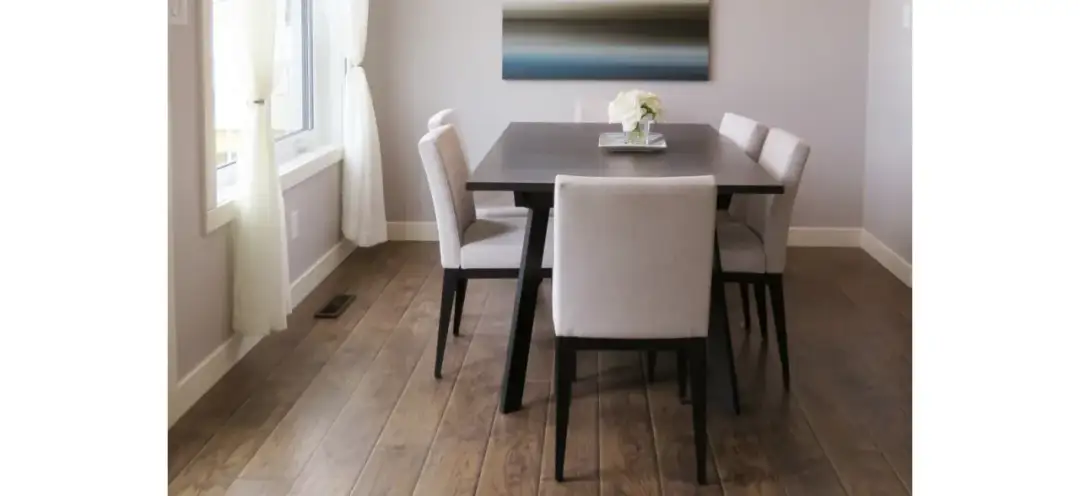 Jakie krzesła do czarnego stołu? Odkryj idealne połączenia stylów