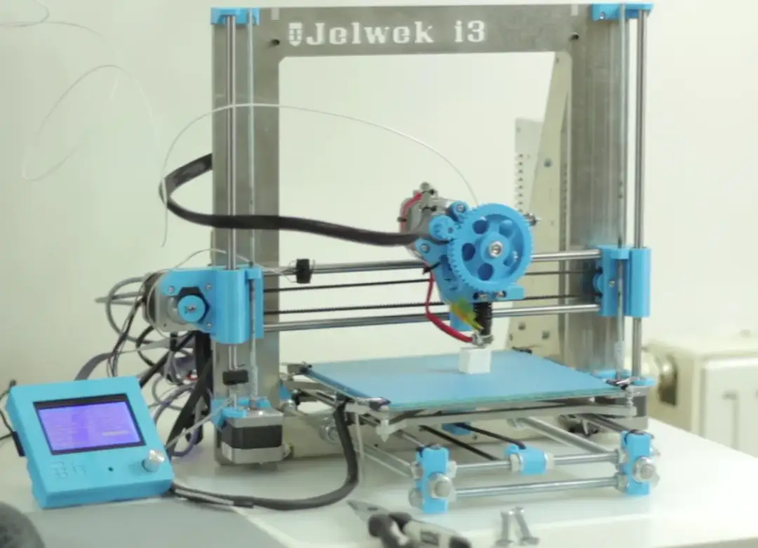 Jak zbudować drukarkę 3D DIY: kompletny poradnik dla majsterkowiczów