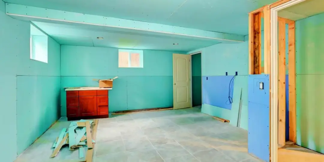 Czym malować ściany w piwnicy? Najlepsze farby i techniki na wilgoć