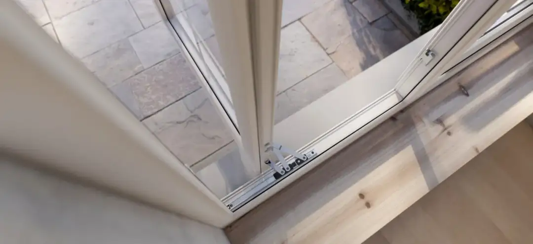 Okna z montażem czy bez: wszystko co musisz wiedzieć o wyborze w 2025