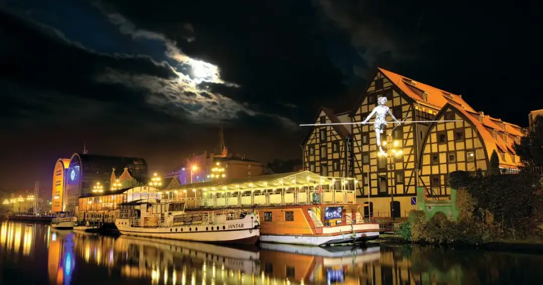 Najpiękniejsze miejsca w Polsce nocą, które zachwycą Twoje zmysły