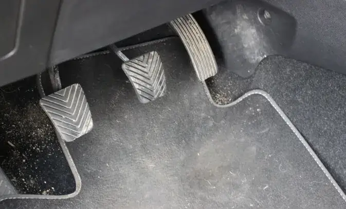 Objawy uszkodzonego łożyska wyciskowego sprzęgła. Uniknij kosztownej naprawy