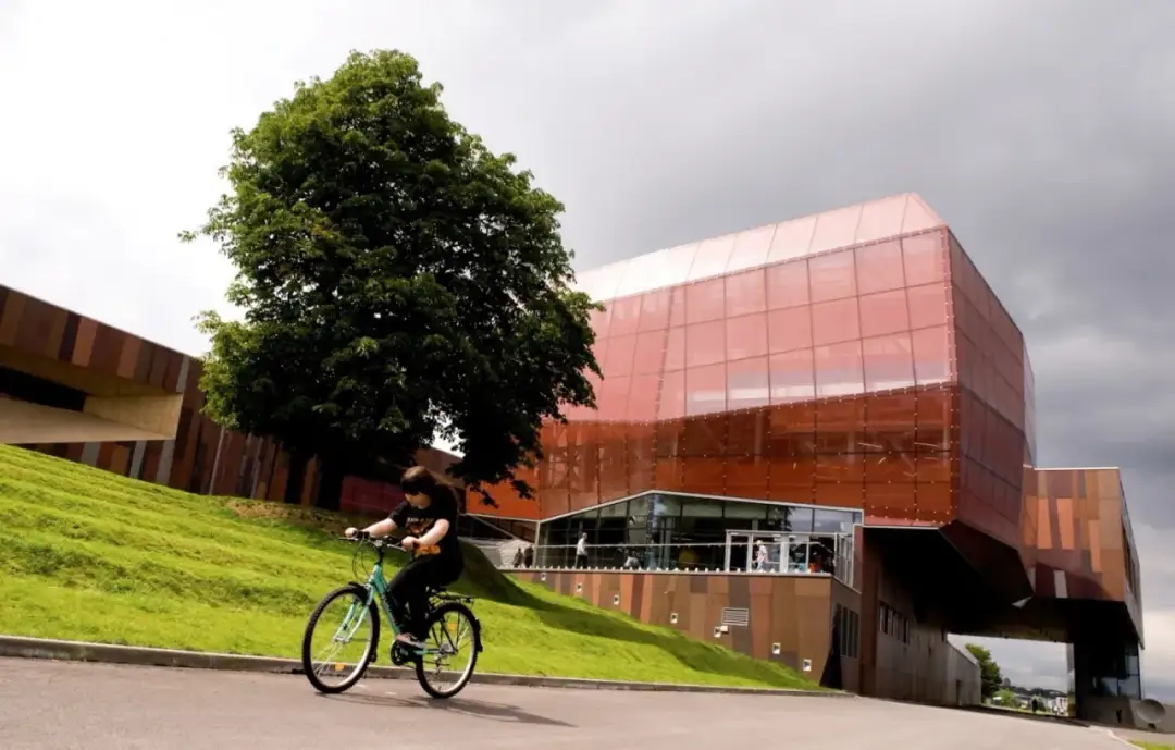 Jak dojechać z Dworca Centralnego do Centrum Nauki Kopernik?