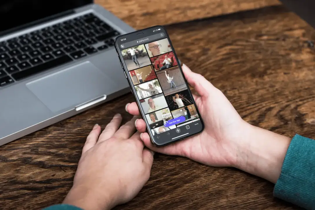 Jak pobrać gify na telefon? Proste sposoby, które naprawdę działają