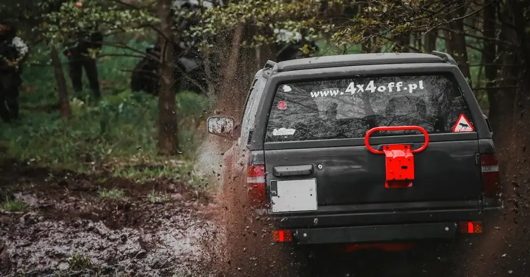 Gdzie poczuć dreszczyk off-roadu w Krakowie? Trasy dla adrenaliny