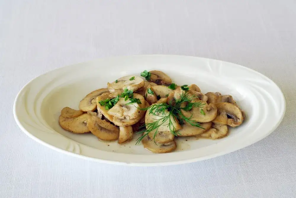 Domowe pieczarki na patelni: najlepszy przepis na pyszny obiad w 15 minut