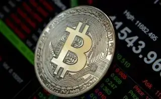 Jak wypłacić bitcoin: 5 skutecznych metod zamiany na gotówkę