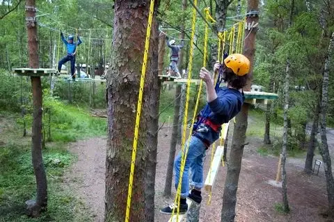 Dębki park linowy: Zapraszamy na ekscytującą przygodę