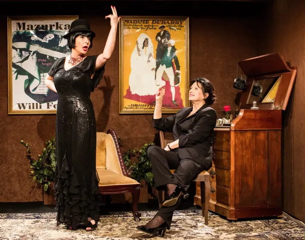 Jak się ubrać do teatru buffo, by nie popełnić faux pas?