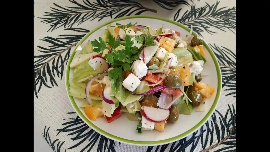 Jak zrobić sałatkę z serem feta - prosty przepis na smaczną sałatkę